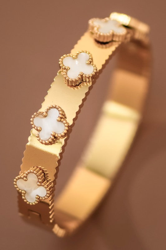 Four leaf bangle