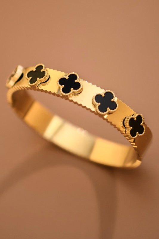 Four leaf bangle