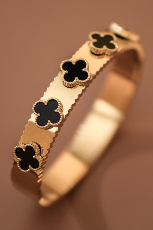Four leaf bangle