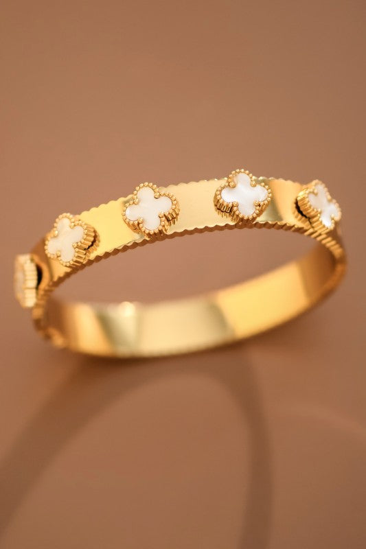 Four leaf bangle